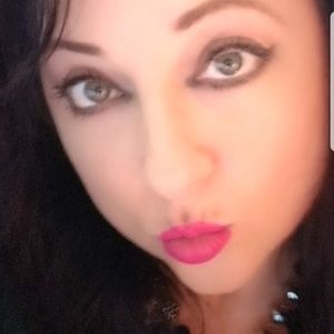 Meet your Posher, Letitia